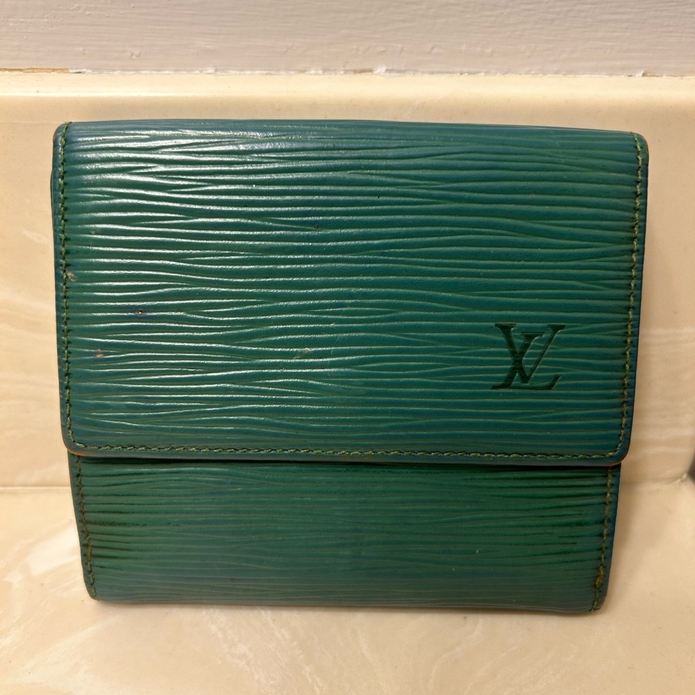 Louis Vuitton Epi Wallet!💚